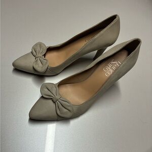 Franco Sarto cream bow heels size 6